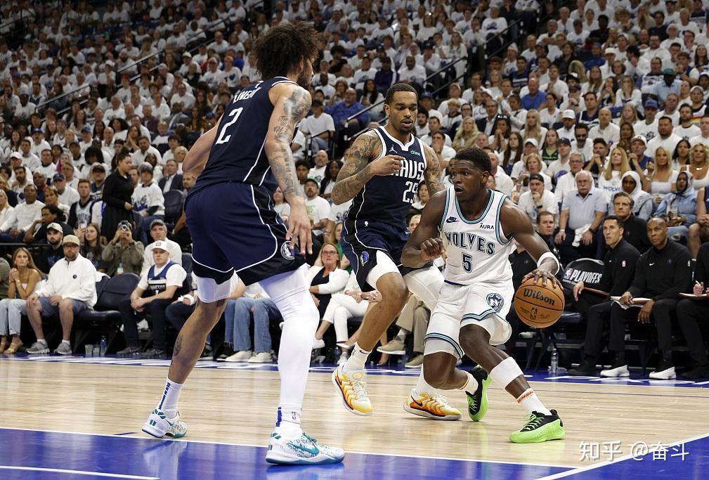 九游娱乐-关于德约科维奇在独行侠比赛中最后时刻胜出，爆冷引发热议！热度持续攀升的信息